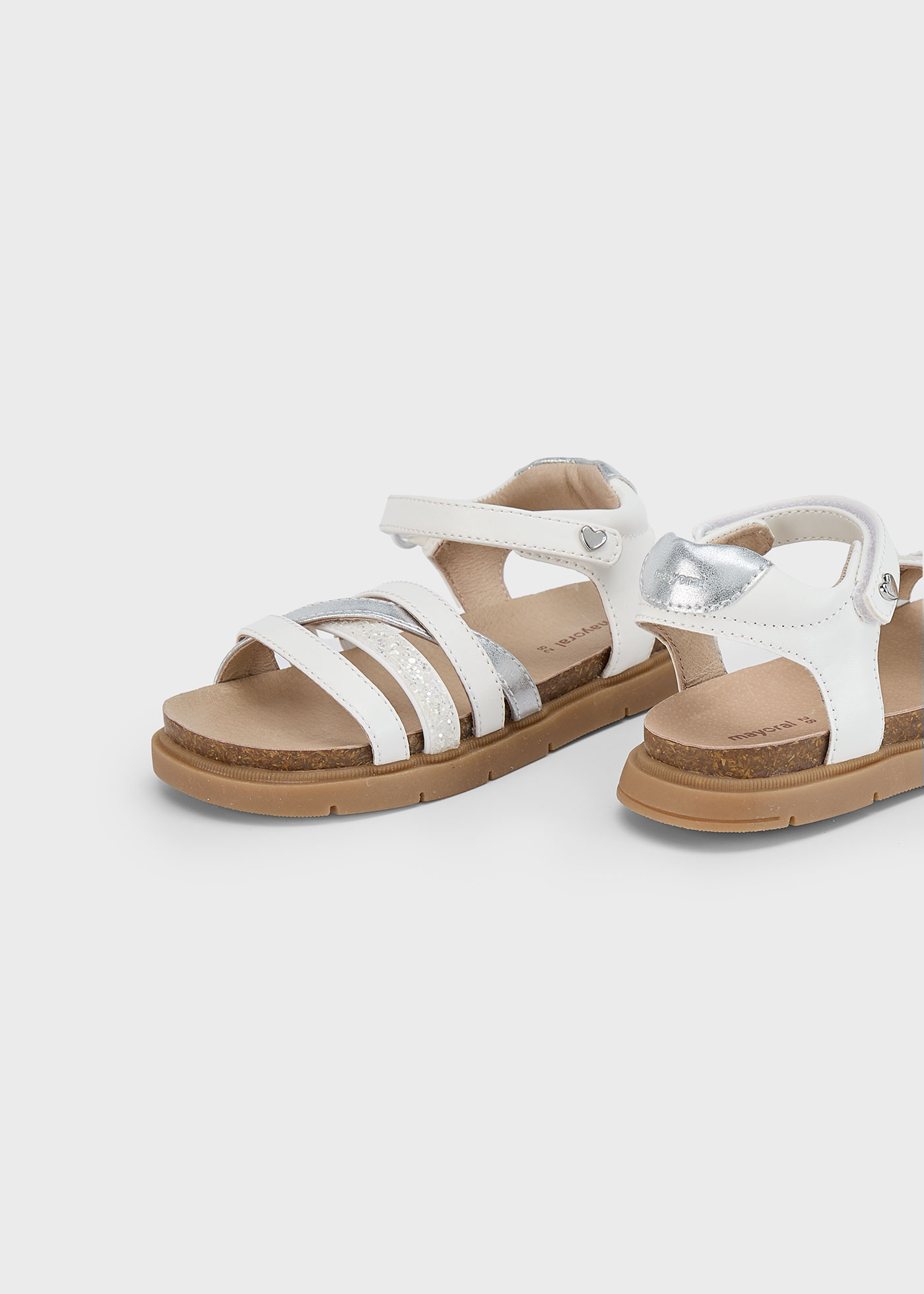 Girl sandals with serrated sole